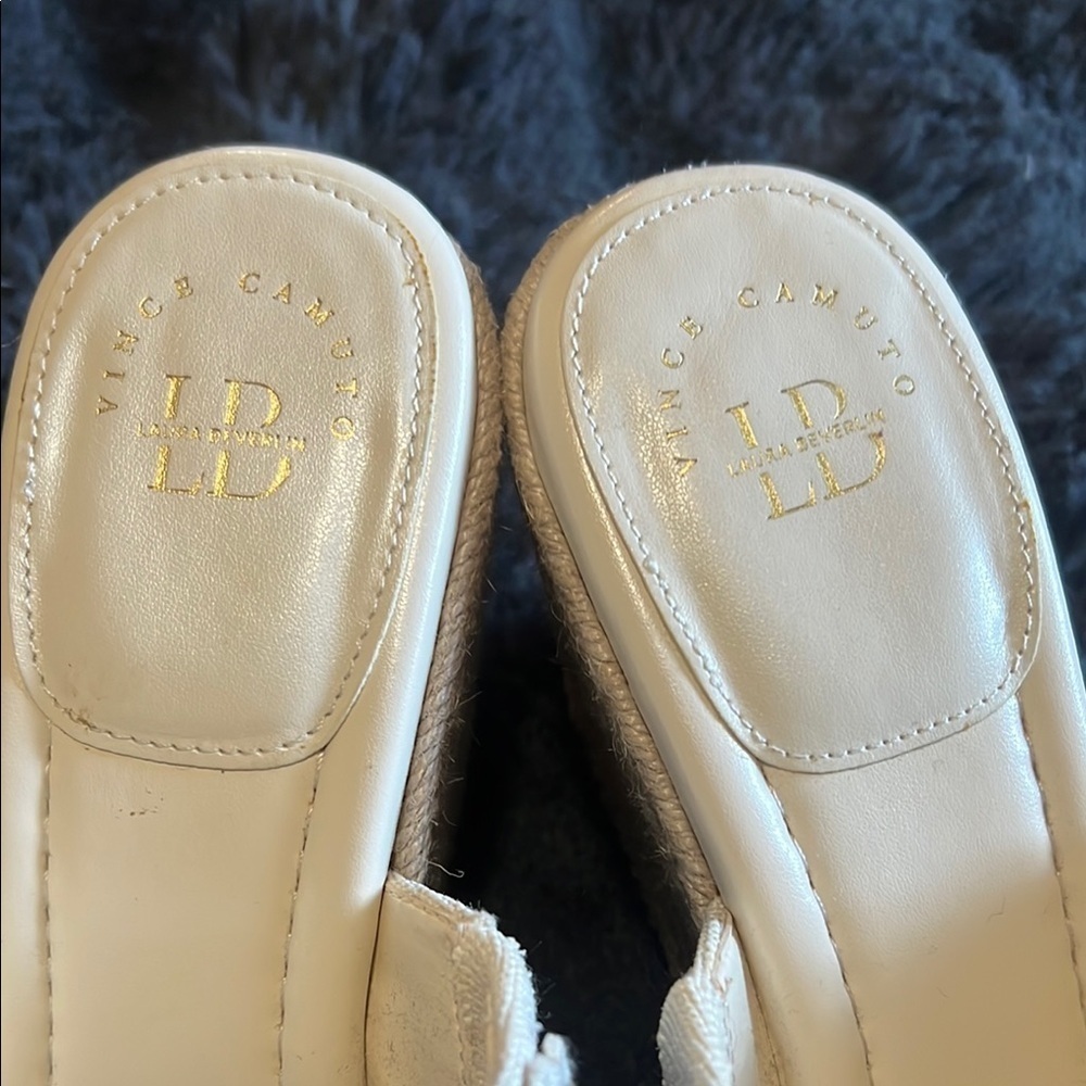 Vince Camuto x Laura Beverlin Daisy Wedge Mule Cream 9 - Picture 2 of 6